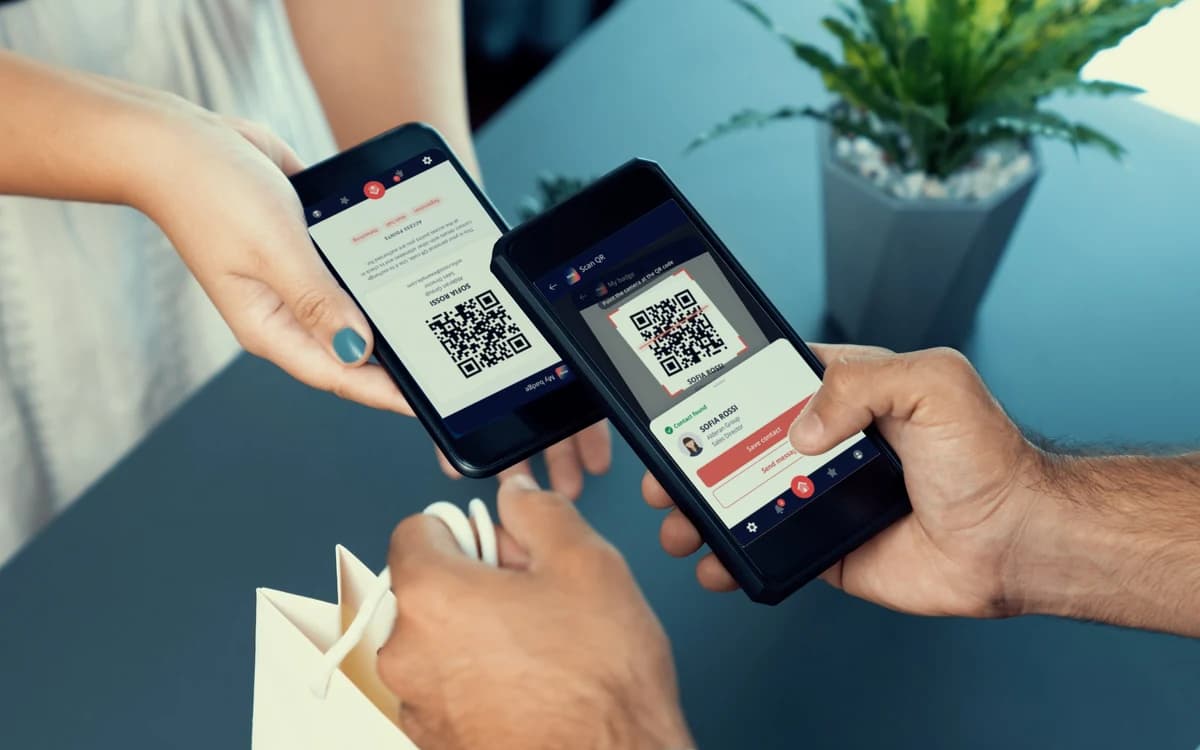 Austausch von Kontaktdaten zwischen Teilnehmenden durch Scannen eines QR-Codes