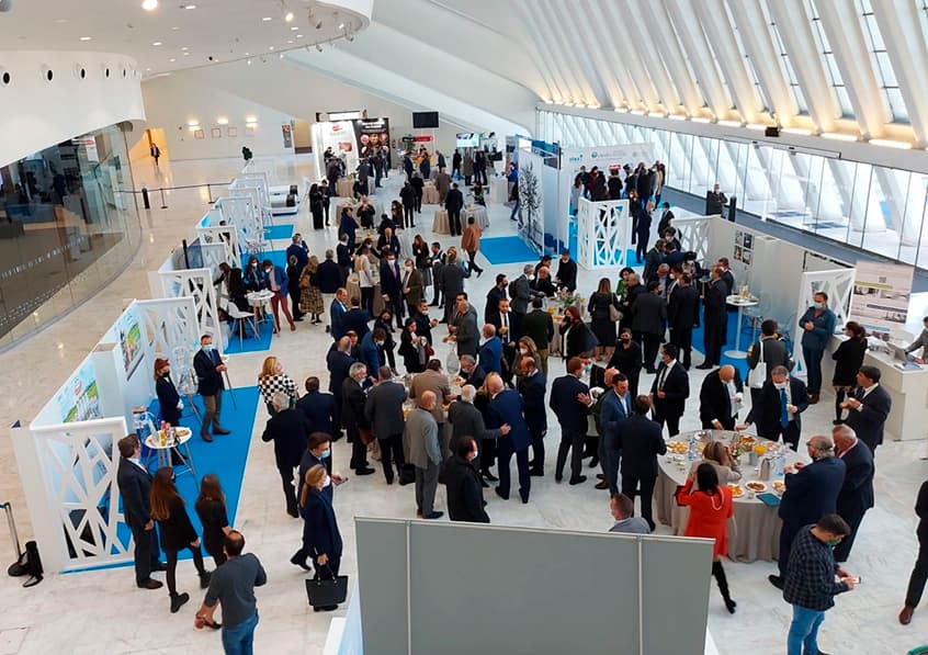 Partecipanti che si godono un evento